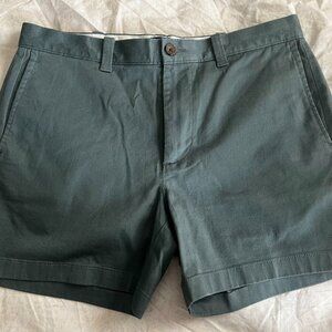 J. Crew 5" flex Chino shorts - size 33 in eucalyptus green.
